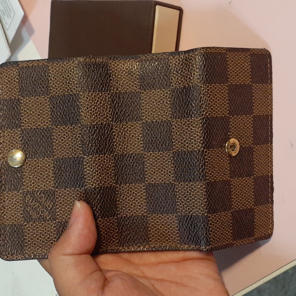 Louie Vuitton Damier Ebene Canvas 4 Key Card Holder - Picture 9 of 12